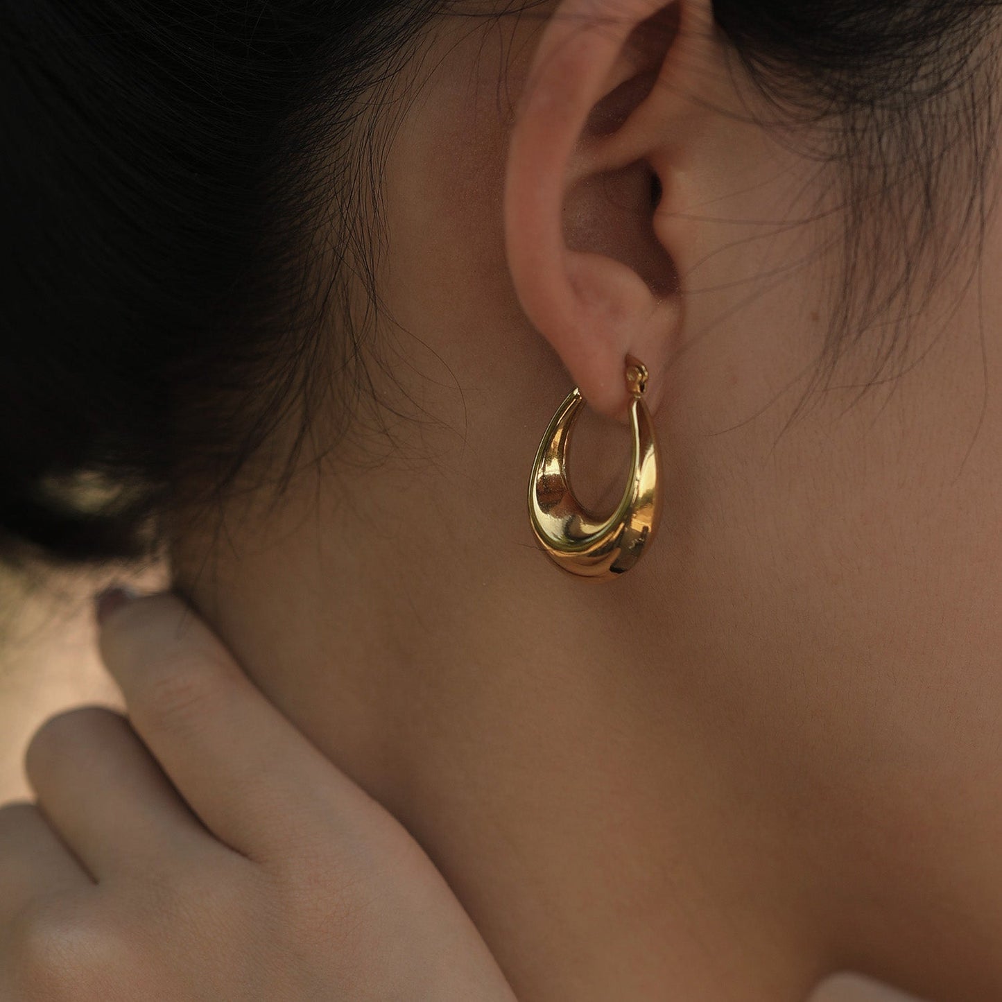 ARINA Chunky Shaped Hoops Gold - Velora Luxury Fashion