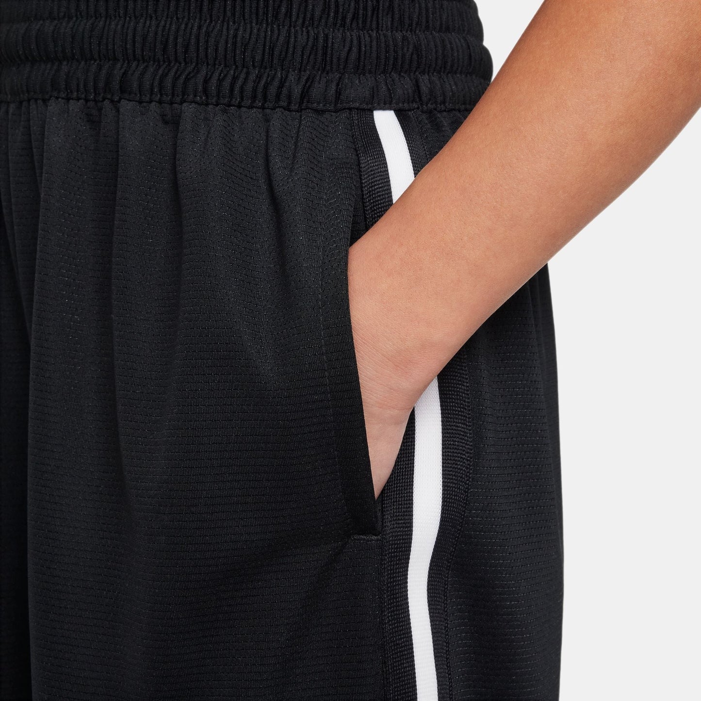 Y Nike Dri-FIT DNA FJ6802-010 - Velora