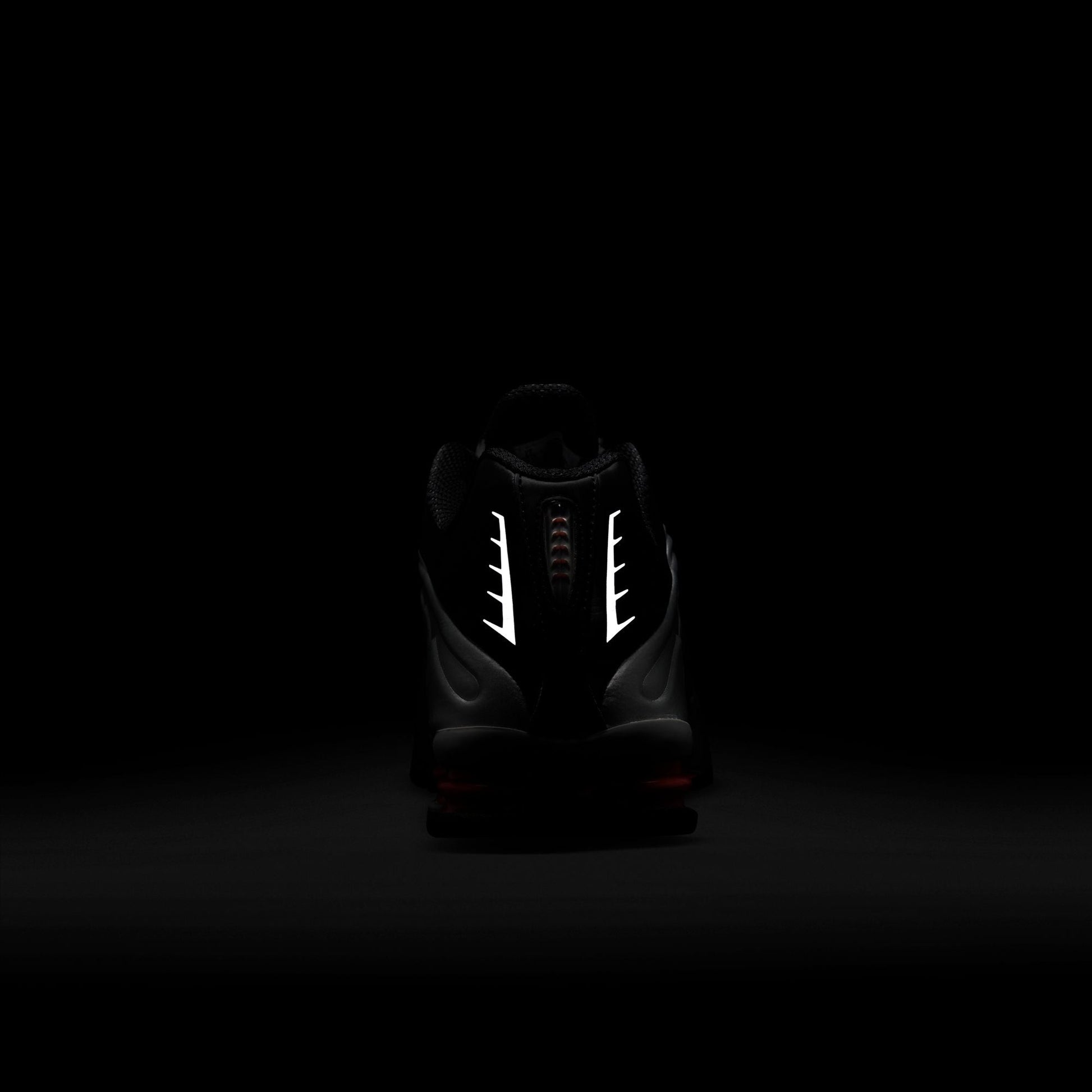 M Nike Shox R4 HQ1988-002 - Velora