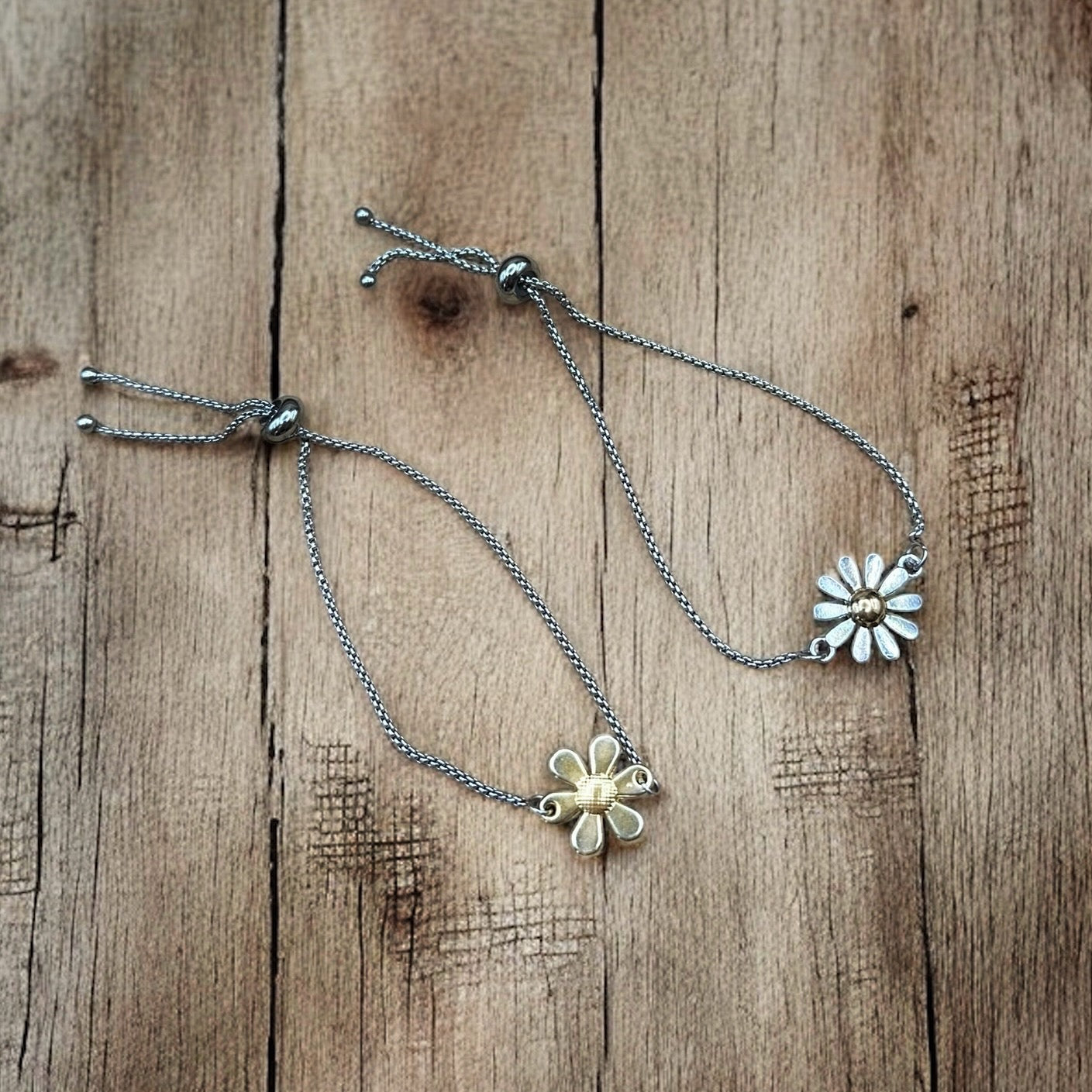 Adjustable Bracelet - Daisy - Velora Luxury Fashion