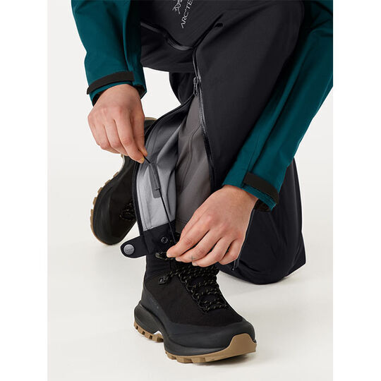 Arc'teryx Women's Beta SL Gore-tex Rain Pants Size: XL - Velora Luxury Fashion