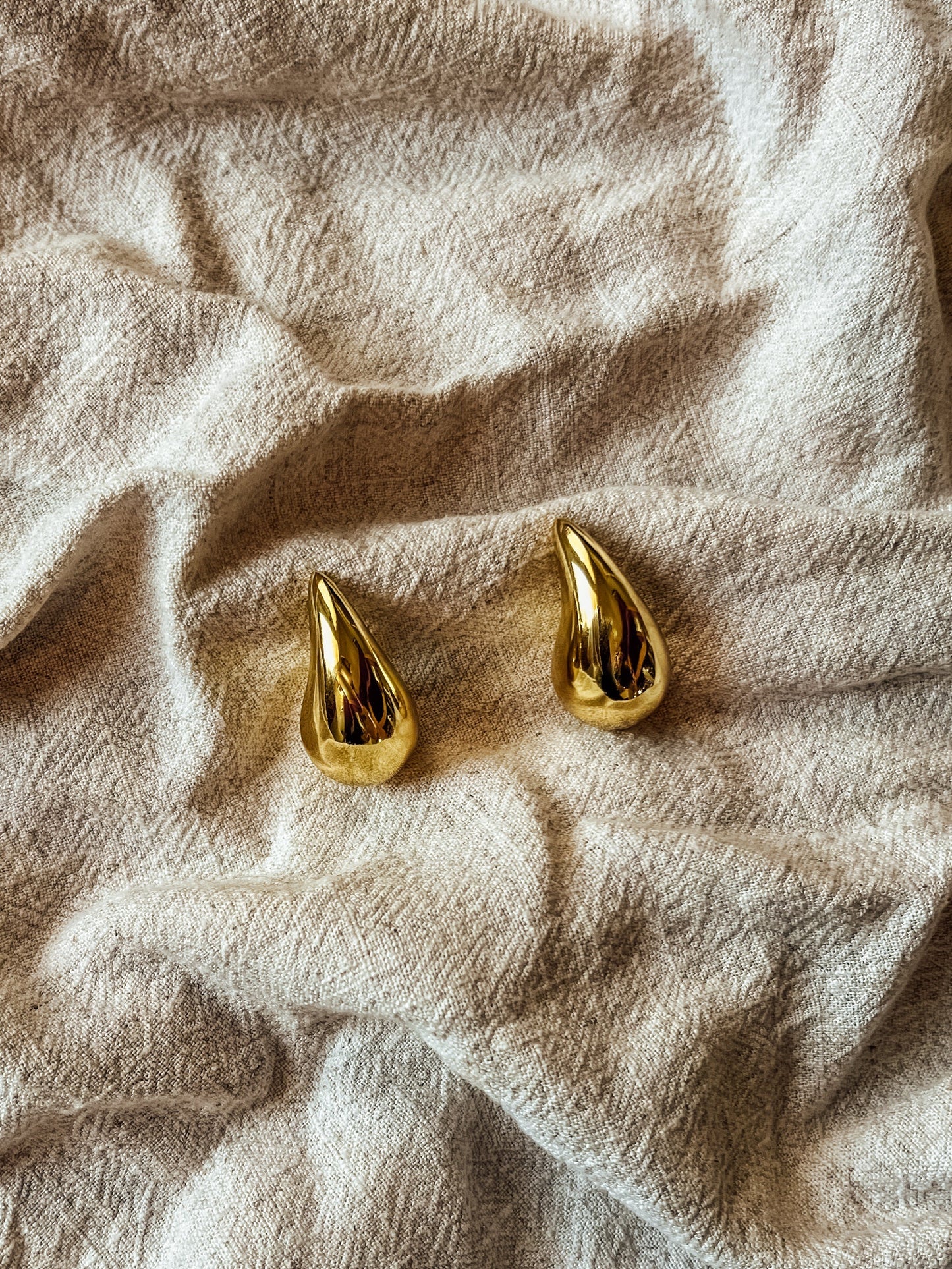 Argyle Drop Earrings - Velora Luxury Fashion