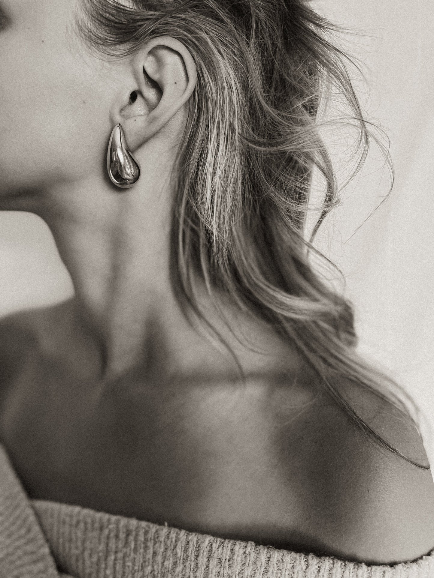 Argyle Drop Earrings - Velora Luxury Fashion