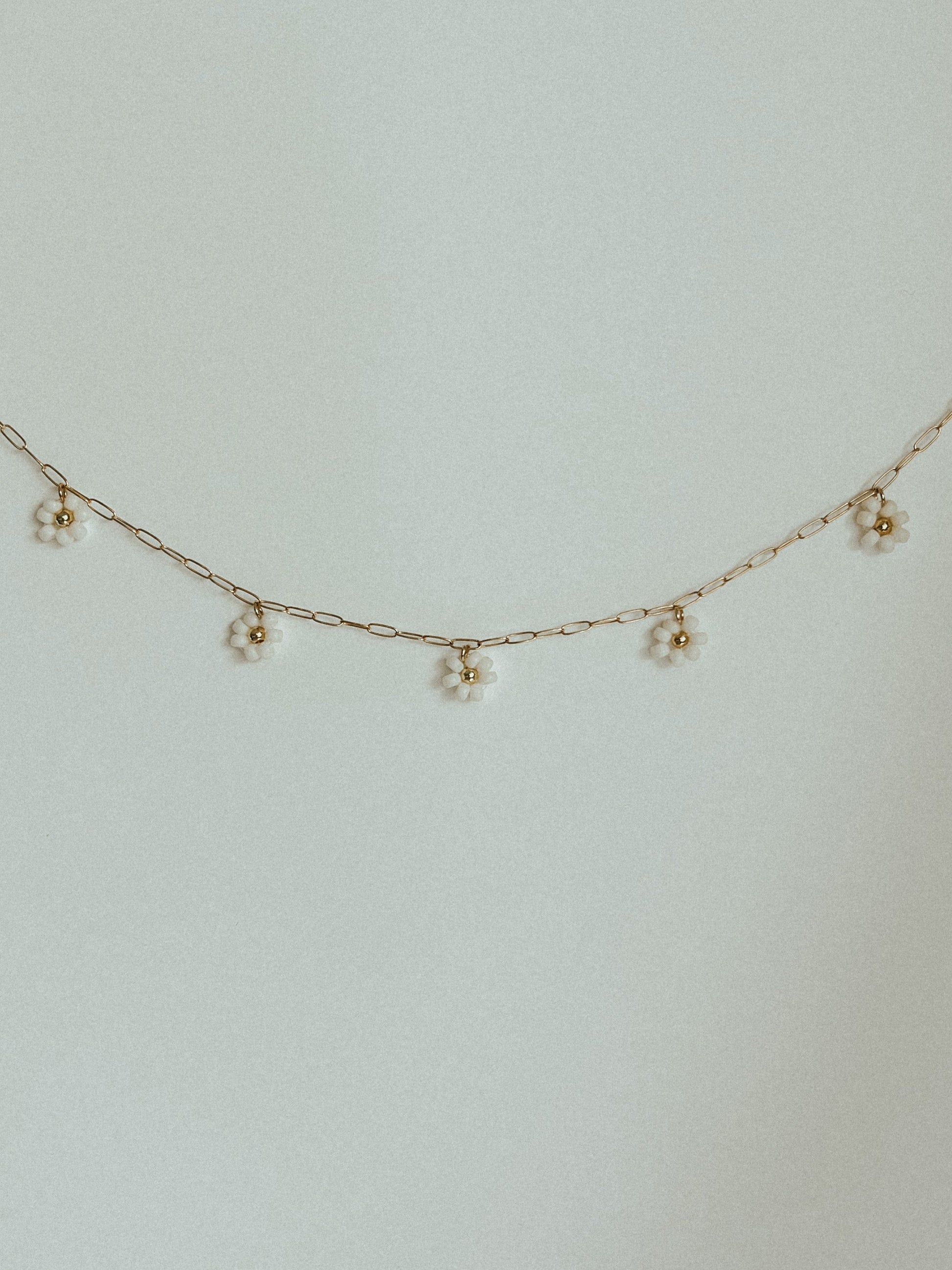 Bloom Daisy Necklace - Velora Luxury Fashion