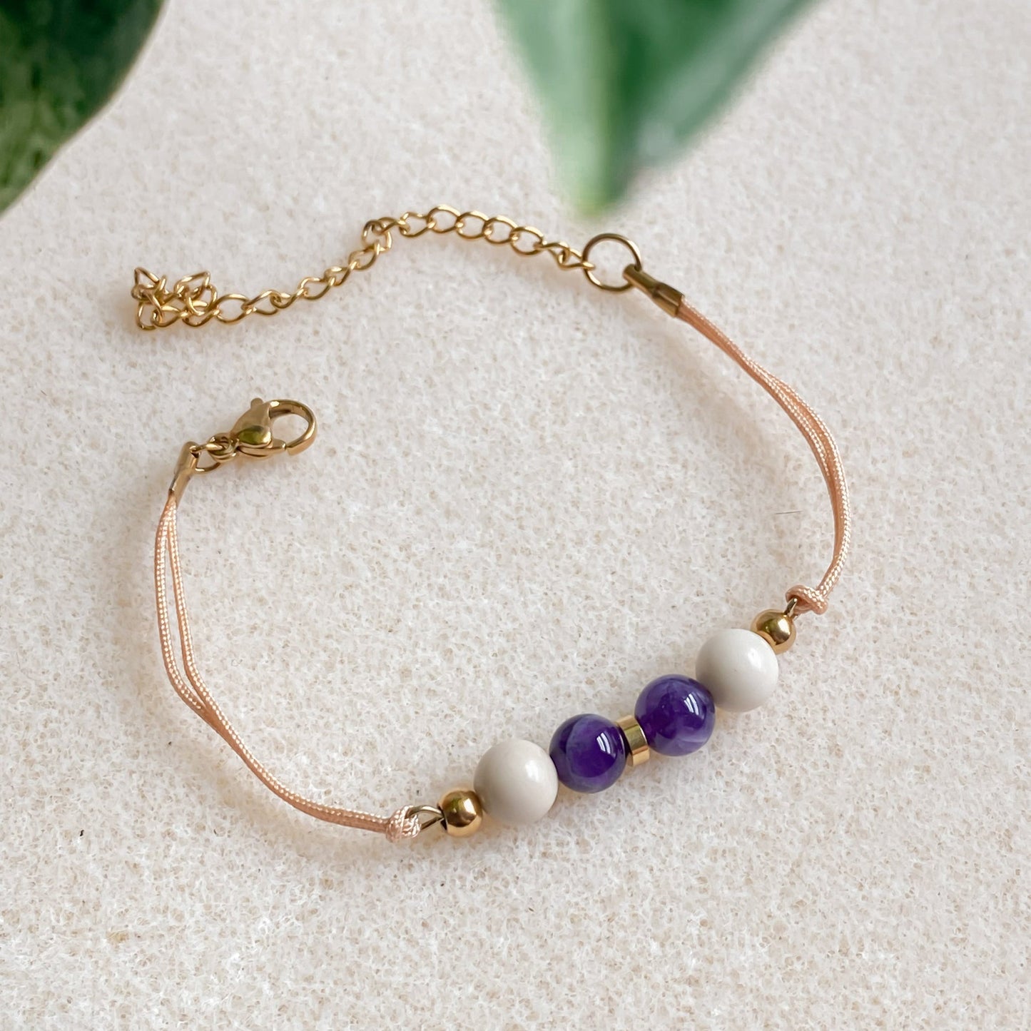 Bracelet cordon ajustable avec améthyste | ZÉPHYR - Velora Luxury Fashion