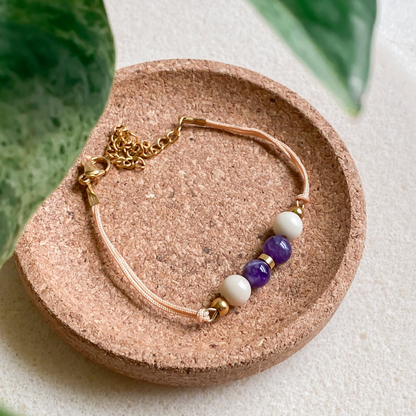 Bracelet cordon ajustable avec améthyste | ZÉPHYR - Velora Luxury Fashion