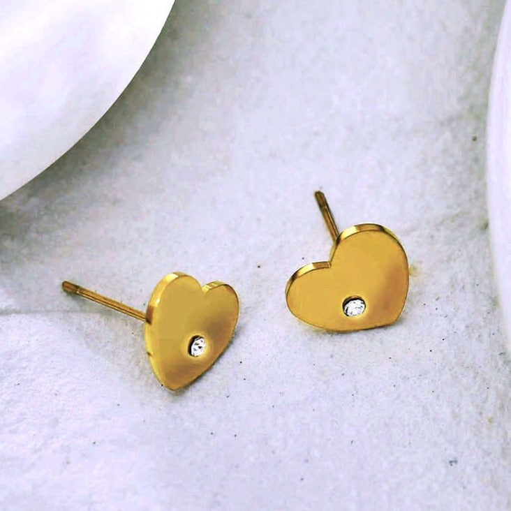 CUORE Gold: Heart Shaped Solitaire Zirconia Stud Earrings - Velora Luxury Fashion