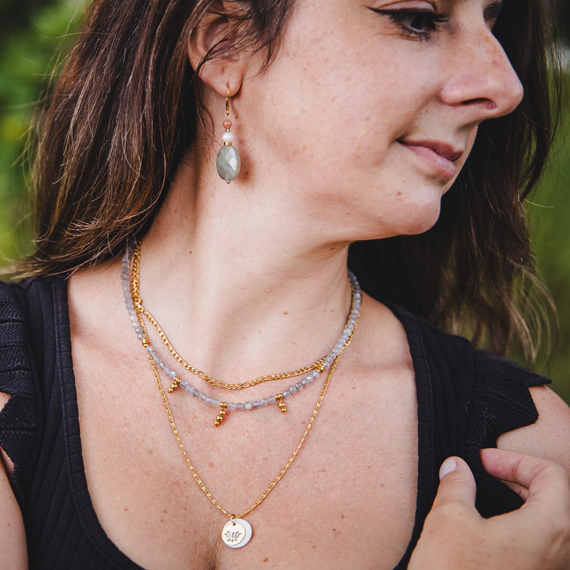 Collier en pierres de Labradorite | SÉLÉNÉ - Velora Luxury Fashion