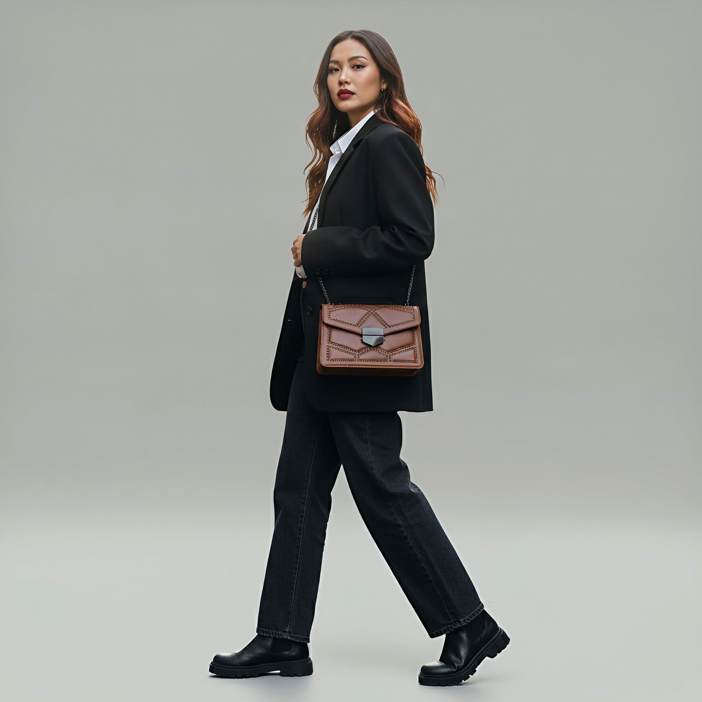 Elegant Aura Crossbody Bag – Chic Chain Strap & Luxurious Leather | Rotta - Velora Luxury Fashion