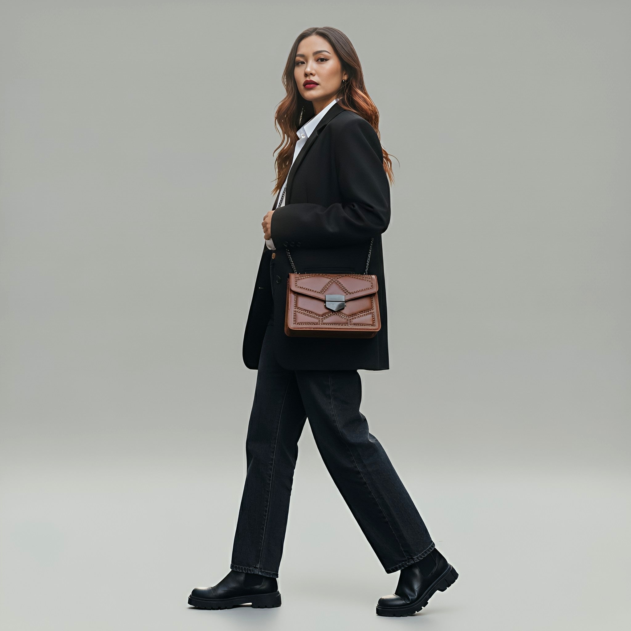 Elegant Aura Crossbody Bag – Chic Chain Strap & Luxurious Leather | Rotta - Velora Luxury Fashion