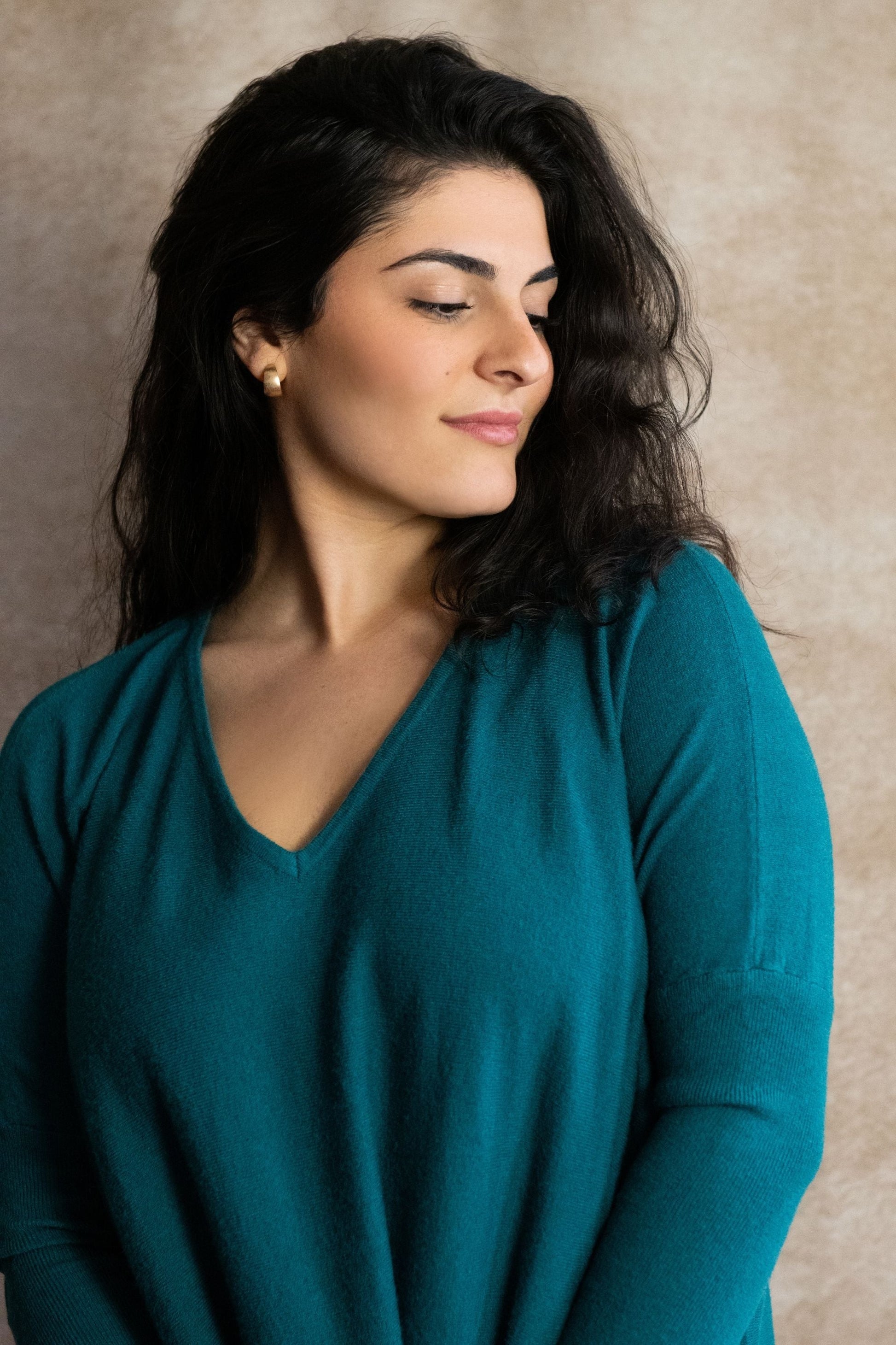 Emma V-Neck Oversize Sweater Long Sleeve Loose Fit Soft Knit Casual Cozy - Velora Luxury Fashion