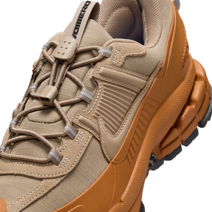 W Nike Zoom Vomero Roam HQ2181-200 - Velora