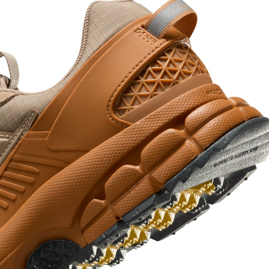 W Nike Zoom Vomero Roam HQ2181-200 - Velora
