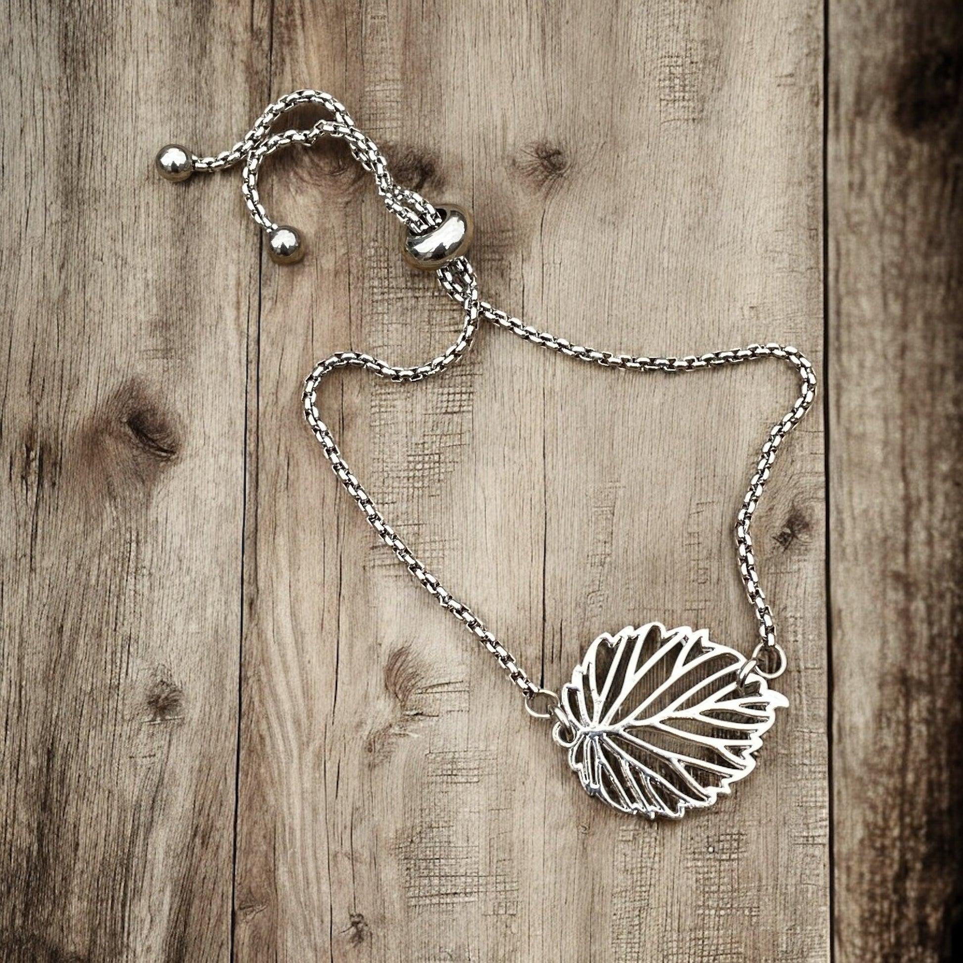 Adjustable Bracelet - Simple Leaf - Velora