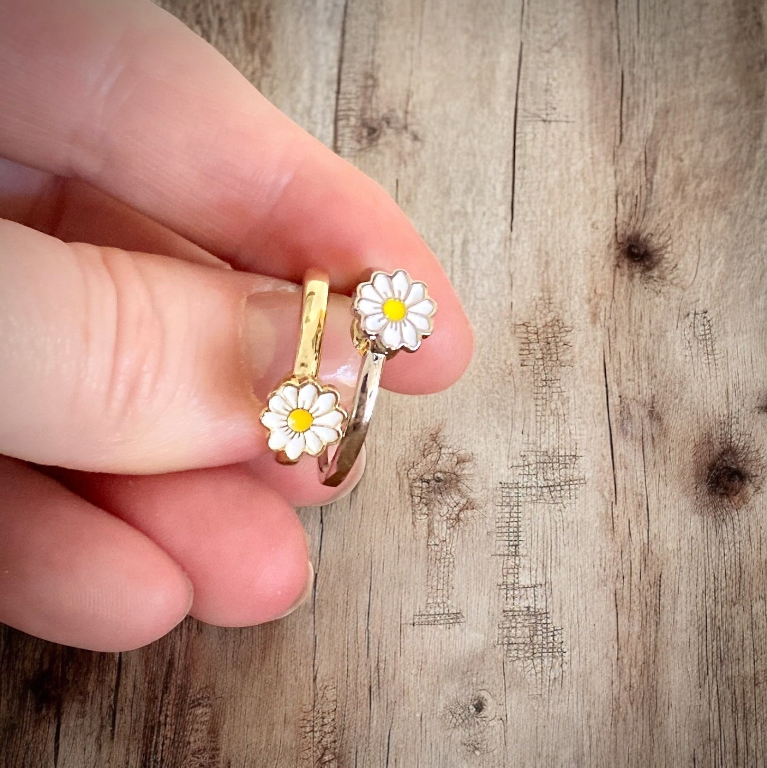 Daisy Fidget Ring – Adjustable Spinner Ring for Anxiety Relief - Velora