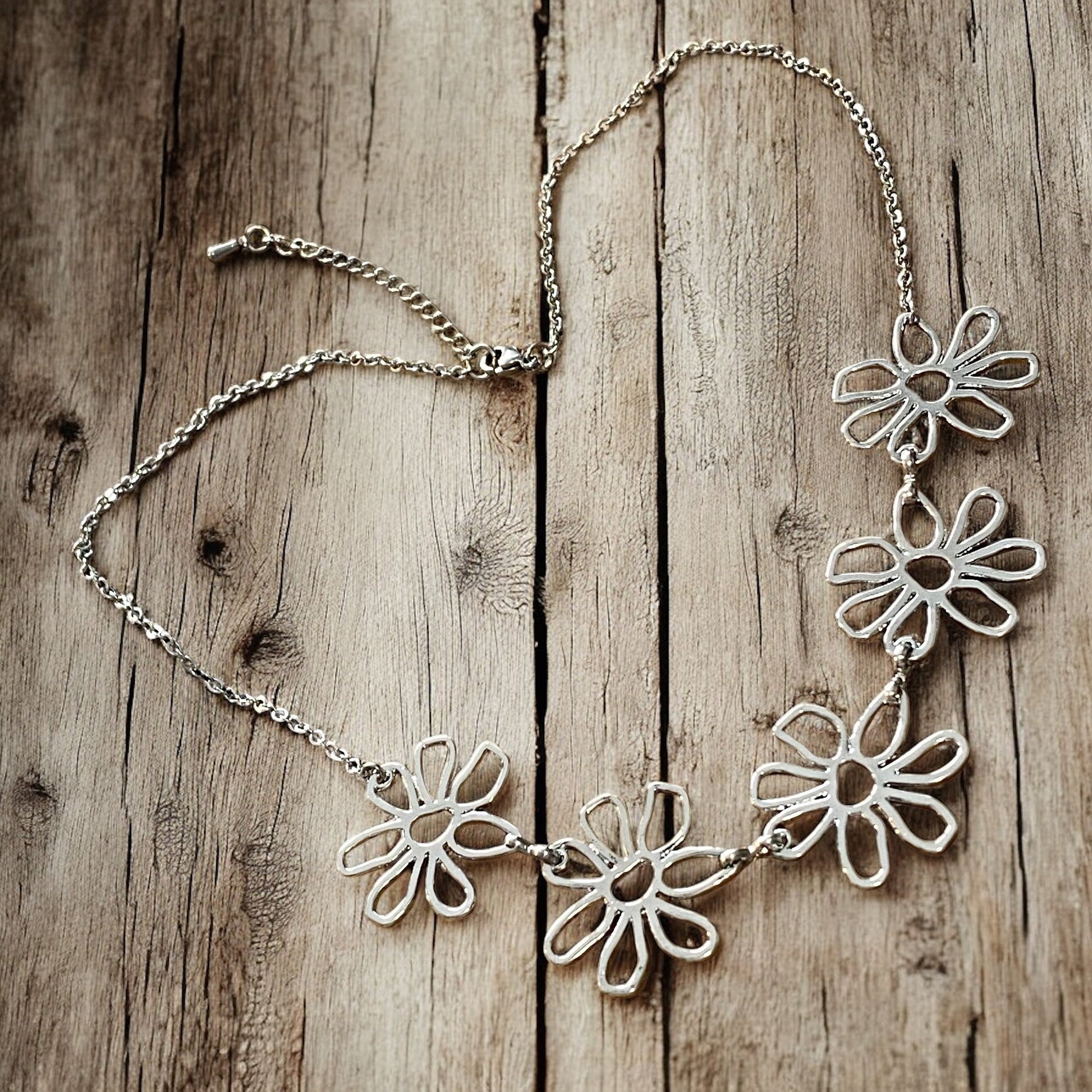 Daisy Flower Bib Necklace - Velora