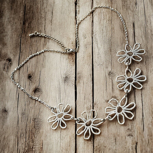 Daisy Flower Bib Necklace - Velora