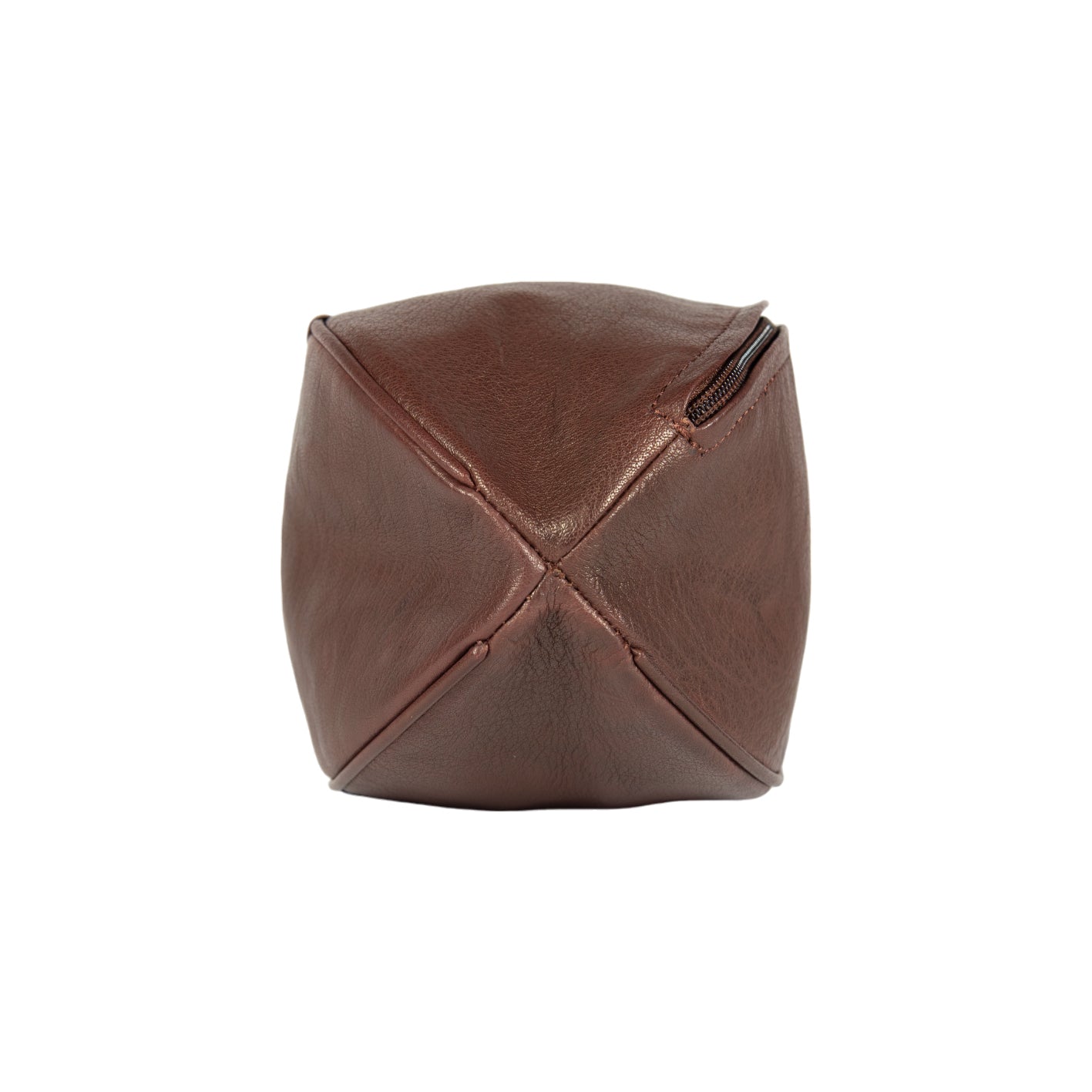 K0011BB | Beauty Case "Palla da Rugby" in Vera Pelle - Colore: Testa Moro - Elastico interno ferma flaconi - Chiusura con lampo - Dimensioni: cm 35 x 14 x 14- Confezione: Sacchetto Tnt - Velora Luxury Fashion