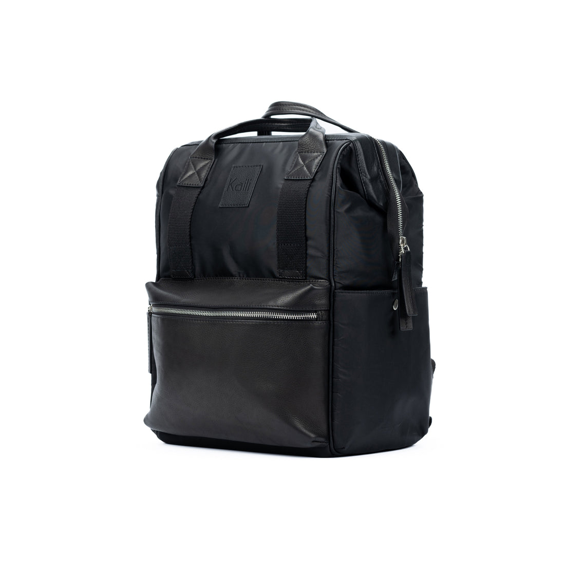 K0037AB | Zaino Idrorepellente in Nylon Waterproof/Vera Pelle pieno fiore con leggera grana - Colore Nero - Accessori Nickel lucido. Dimensioni: cm 27 x 39 x 19 - Confezione: Sacchetto Tnt - Velora Luxury Fashion