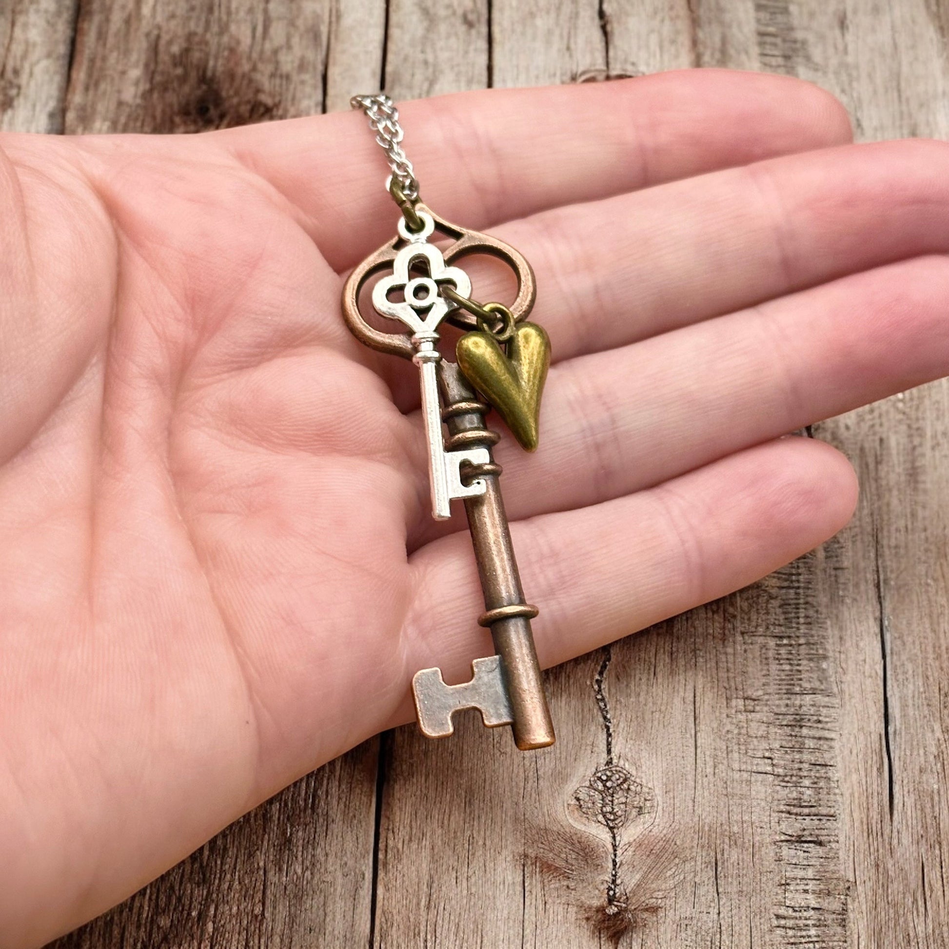 Key to my Heart Necklace - Velora Luxury Fashion