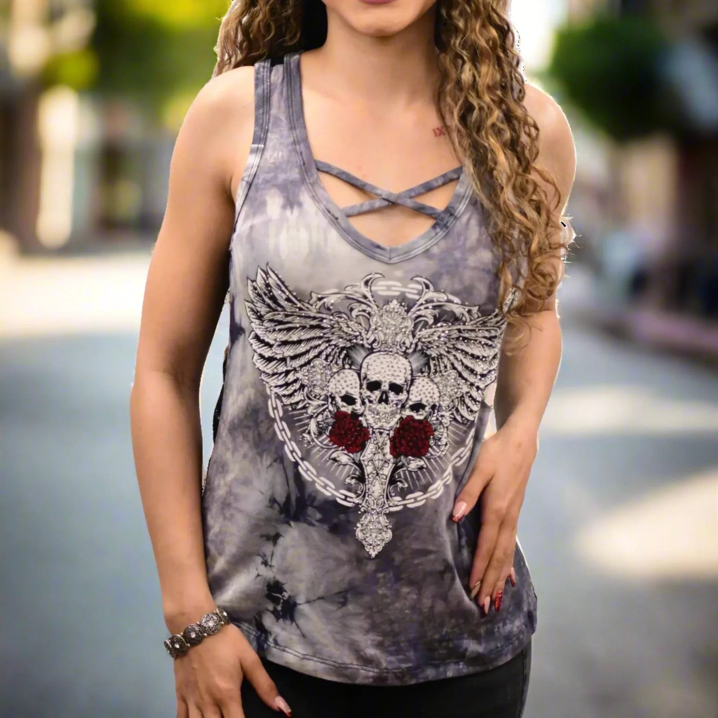 Liberty Wear Women's Chain Link Skulls T-Shirt - Velora Luxury Fashion