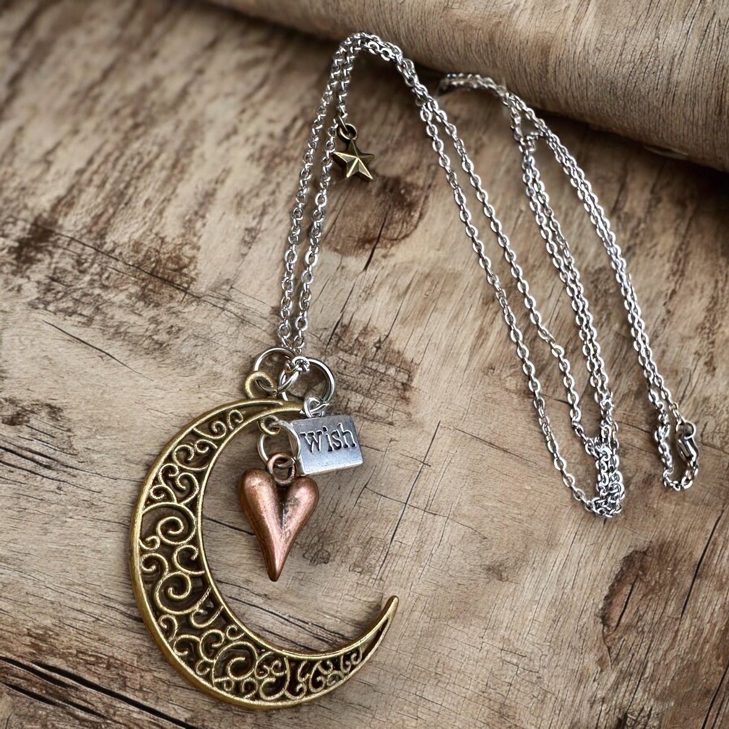 Love you to the Moon Necklace - Velora Luxury Fashion