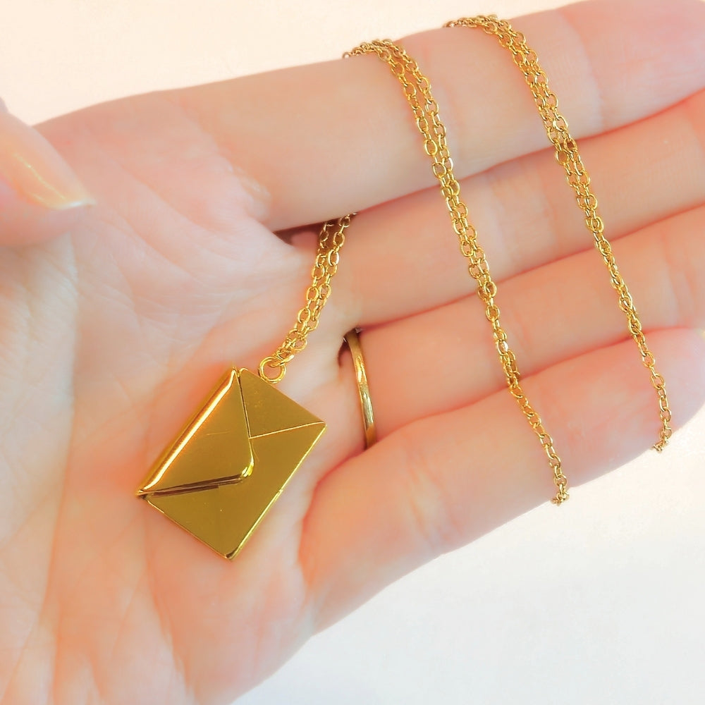 Love Letter Locket Necklace - Velora