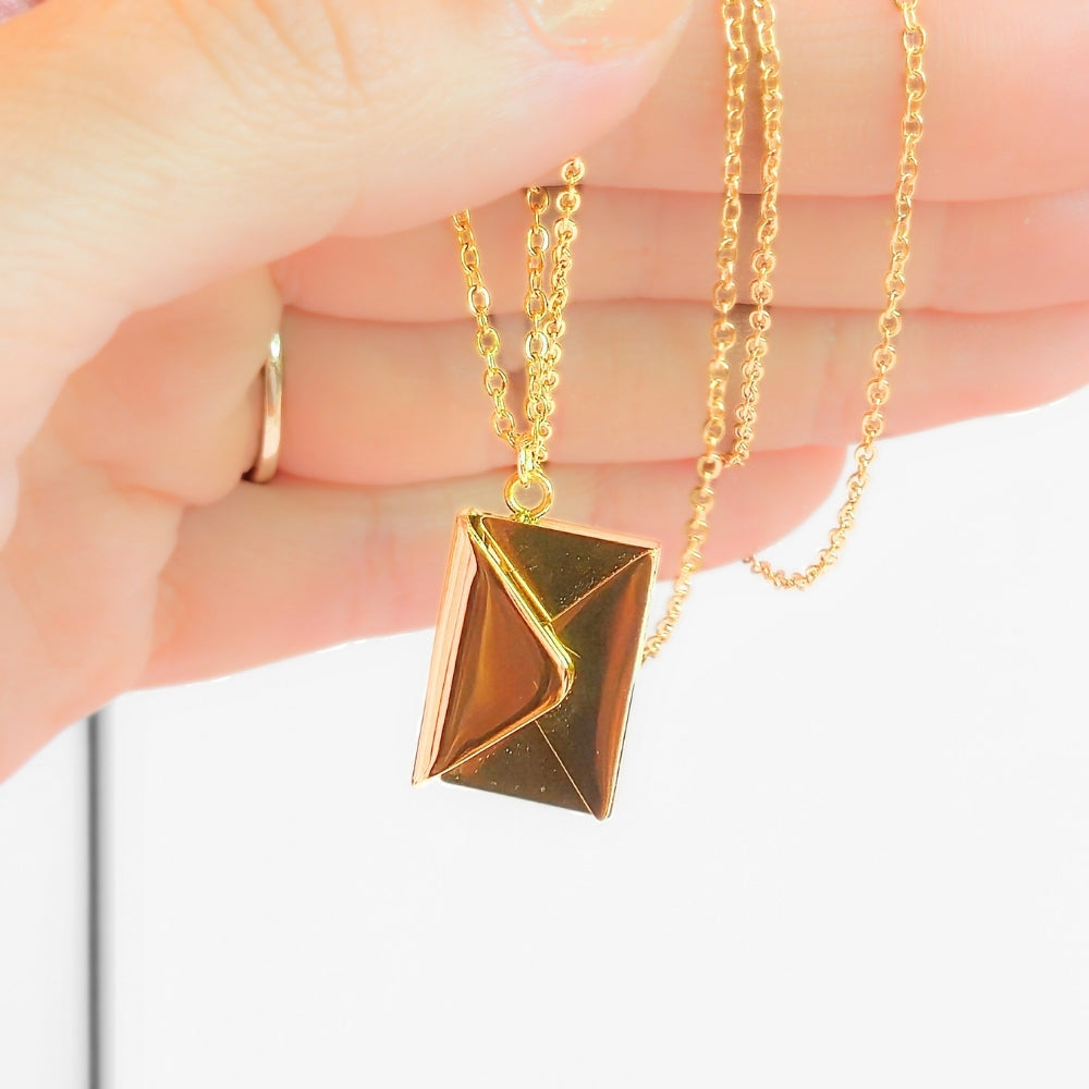 Love Letter Locket Necklace - Velora