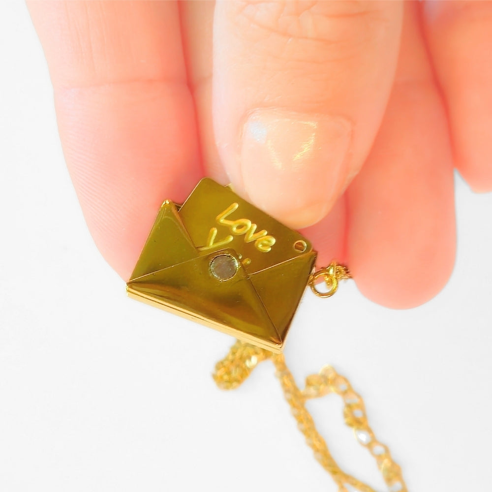 Love Letter Locket Necklace - Velora
