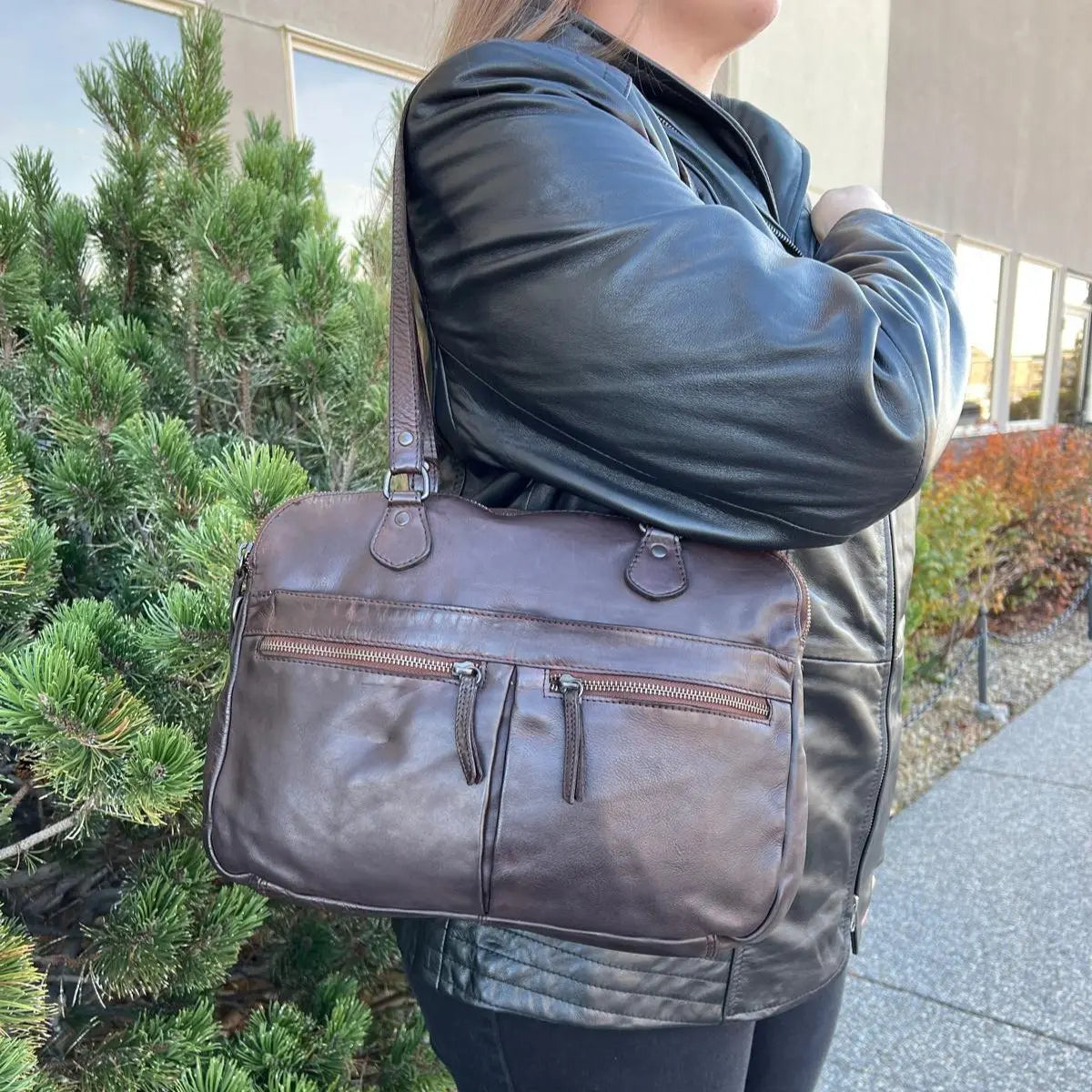 MET Leather Handbag with Dual Handles and Front Zipper Pockets Boutique of Leathers/Open Road