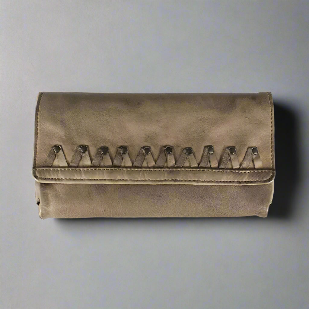 MET Women's Magnet Closure Trifold Leather Wallet - Velora Luxury Fashion