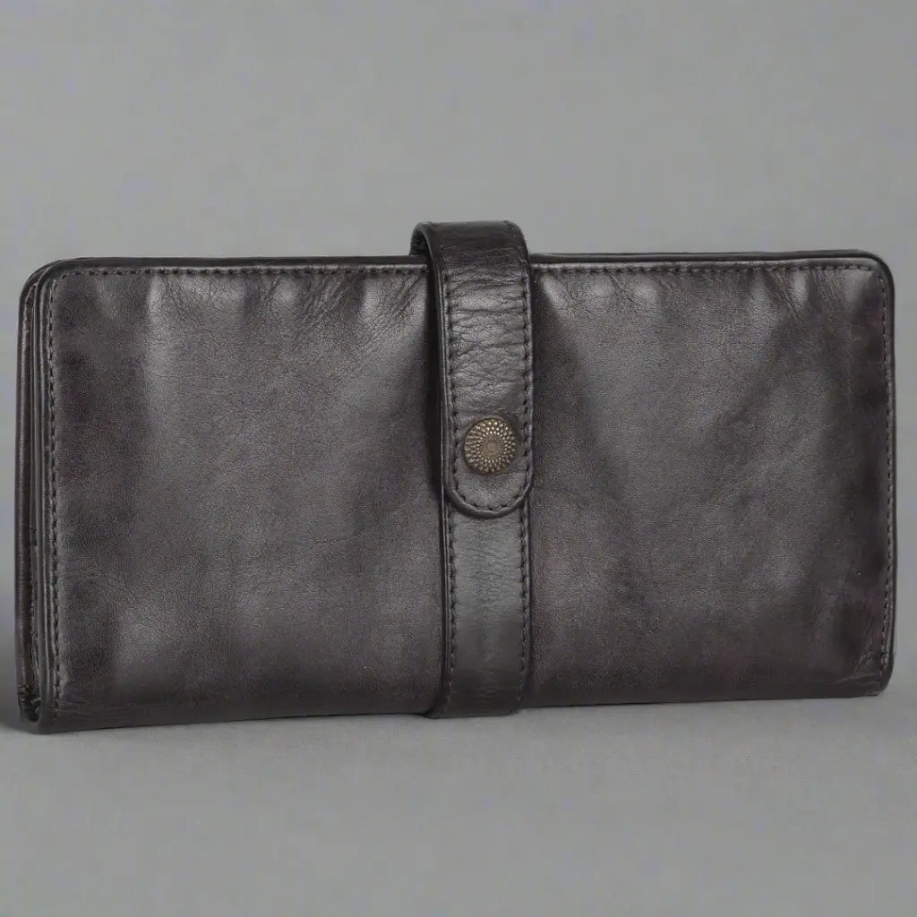 MET Women's Snap Tab Leather Wallet - Velora Luxury Fashion