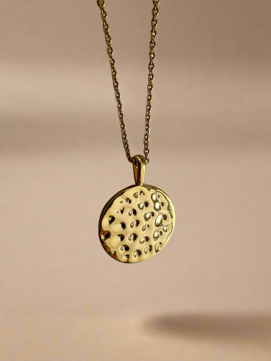 Molten Disc Necklace - Velora Luxury Fashion