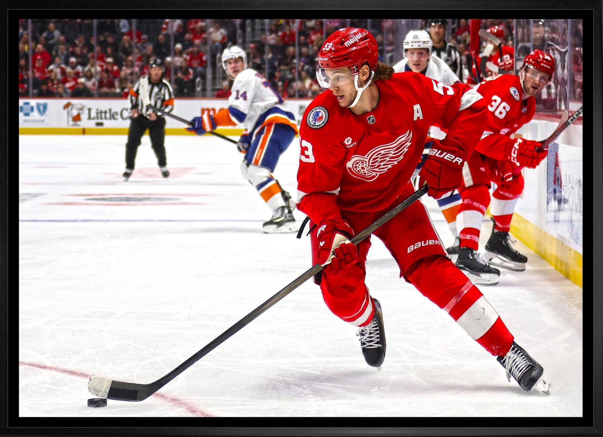 Moritz Seider 20x29 Framed Canvas Detroit Red Wings - Velora Luxury Fashion