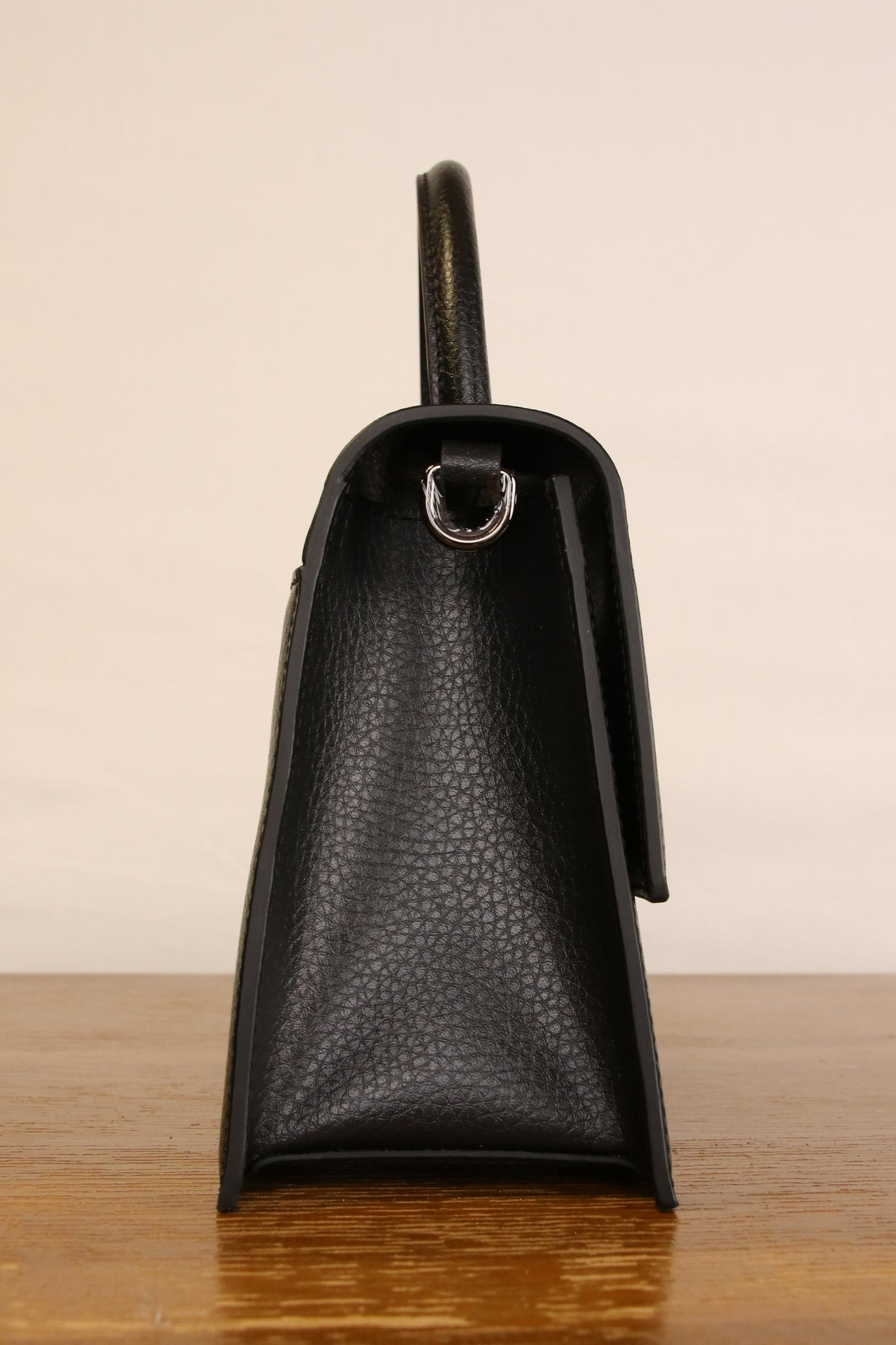 Origyn 03 - Plant-Based Vegan Leather Kelly Bag - Made with Plastic-Free MIRUM® - Velora Luxury Fashion