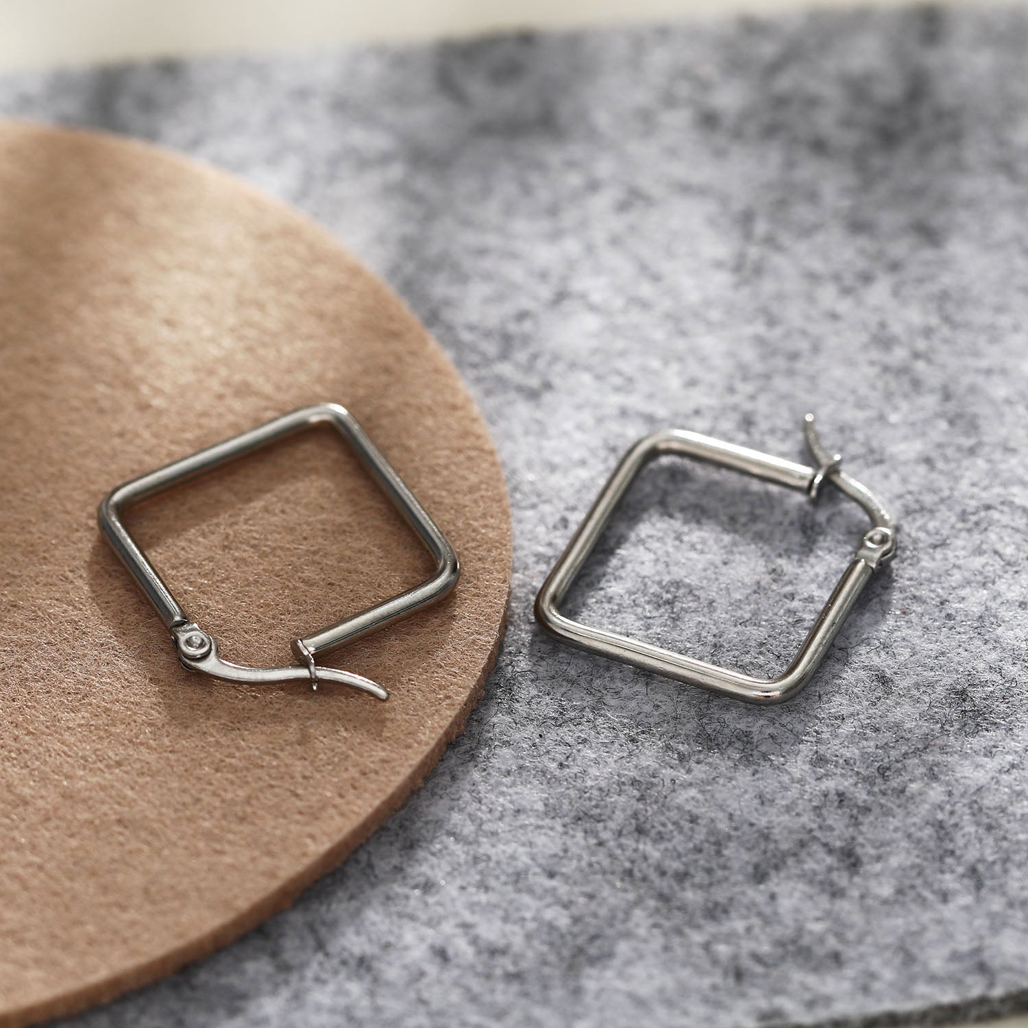 REILYNN Small Square Shaped Hoops. In Gold & Silver. - Velora