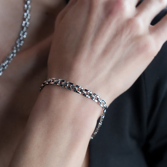 PROVINIA: Retro Watch Style Strap Bracelet in Silver - Velora