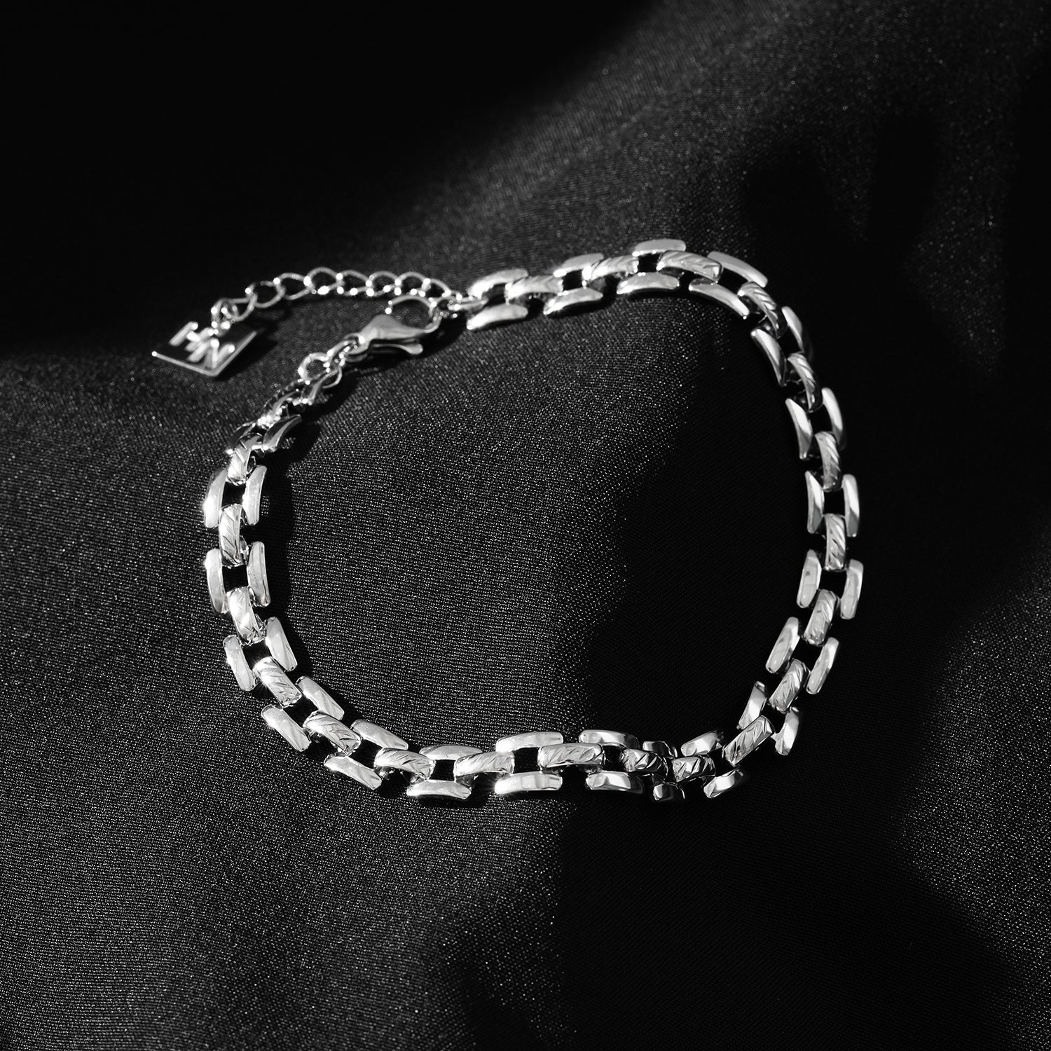 PROVINIA: Retro Watch Style Strap Bracelet in Silver - Velora