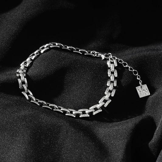 PROVINIA: Retro Watch Style Strap Bracelet in Silver - Velora