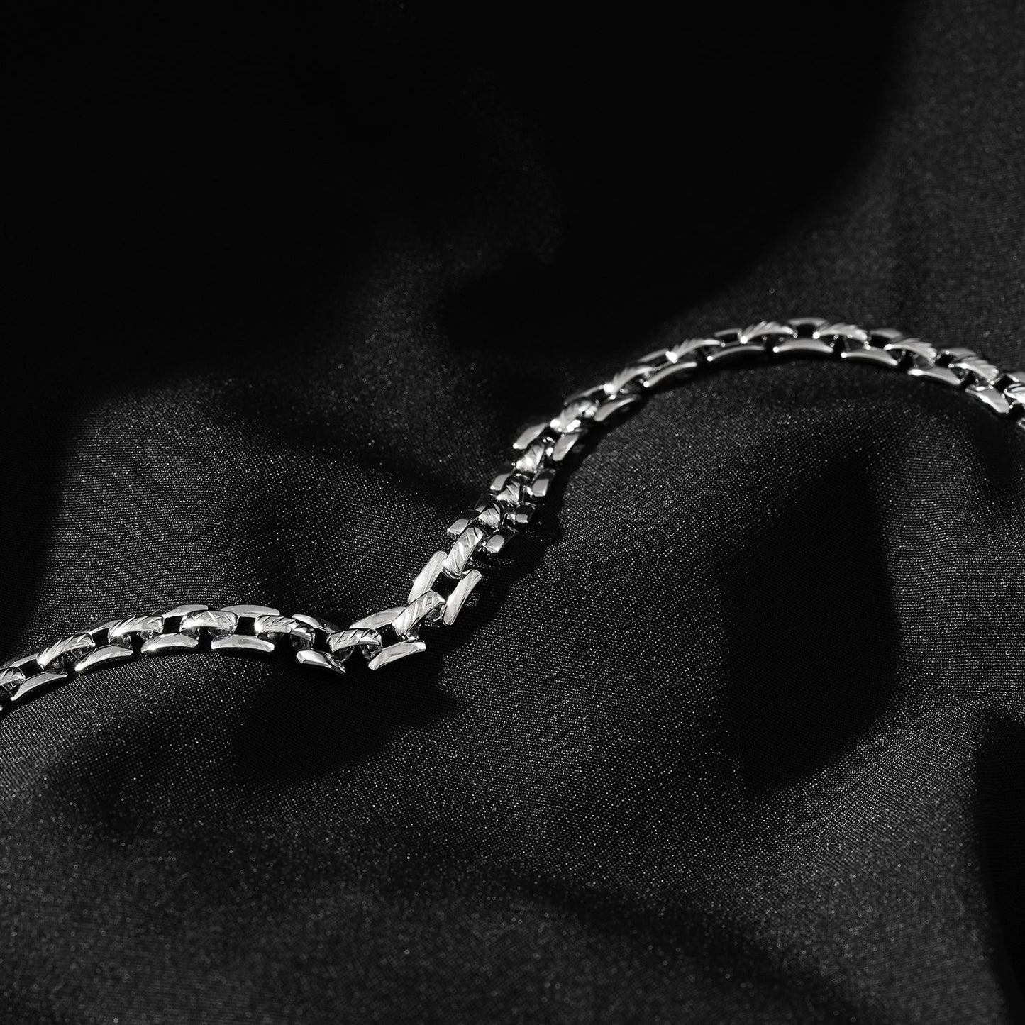 PROVINIA: Retro Watch Style Strap Bracelet in Silver - Velora