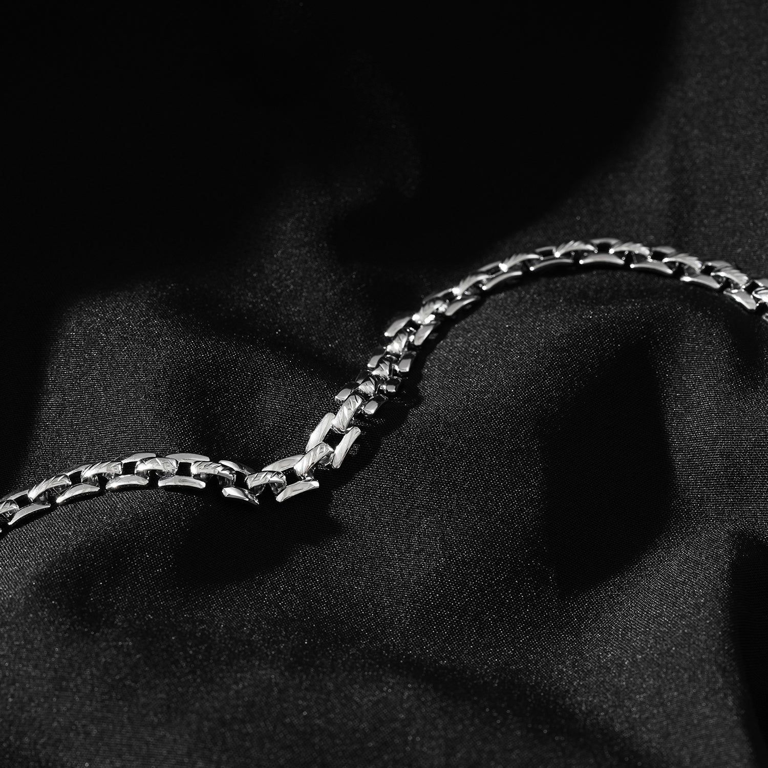 PROVINIA: Retro Watch Style Strap Bracelet in Silver - Velora