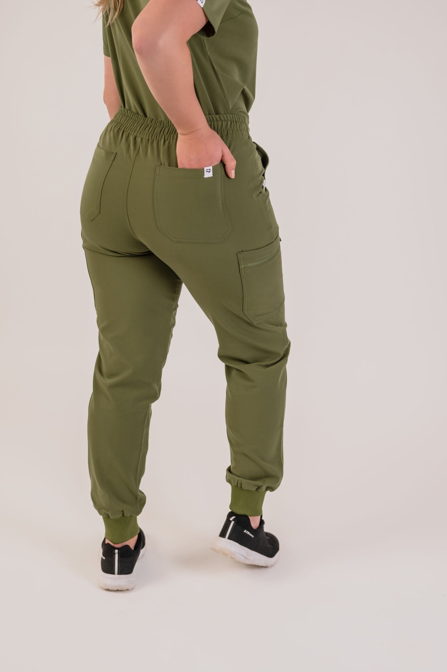 Paméla -Pantalon d'uniforme jogger - Velora Luxury Fashion