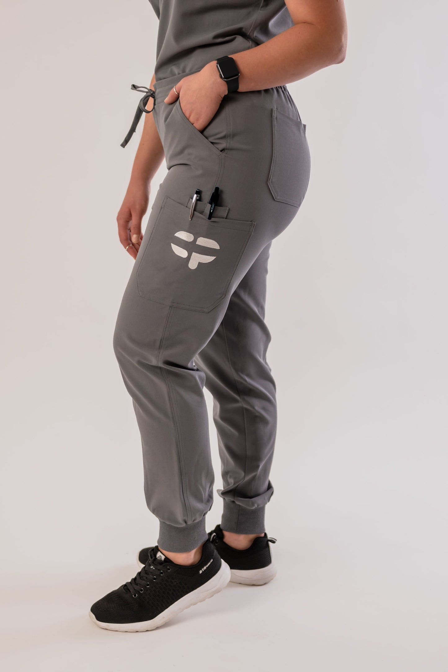 Paméla -Pantalon d'uniforme jogger - Velora Luxury Fashion