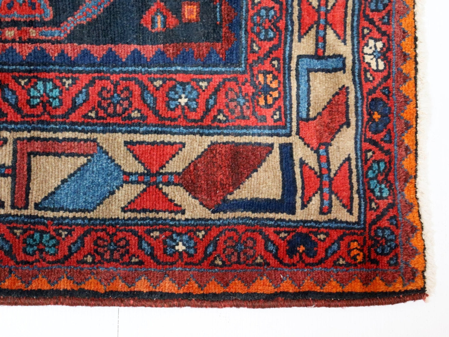 Persian Nahavand Rug | 5' 2" x 10' 8" - Velora Luxury Fashion