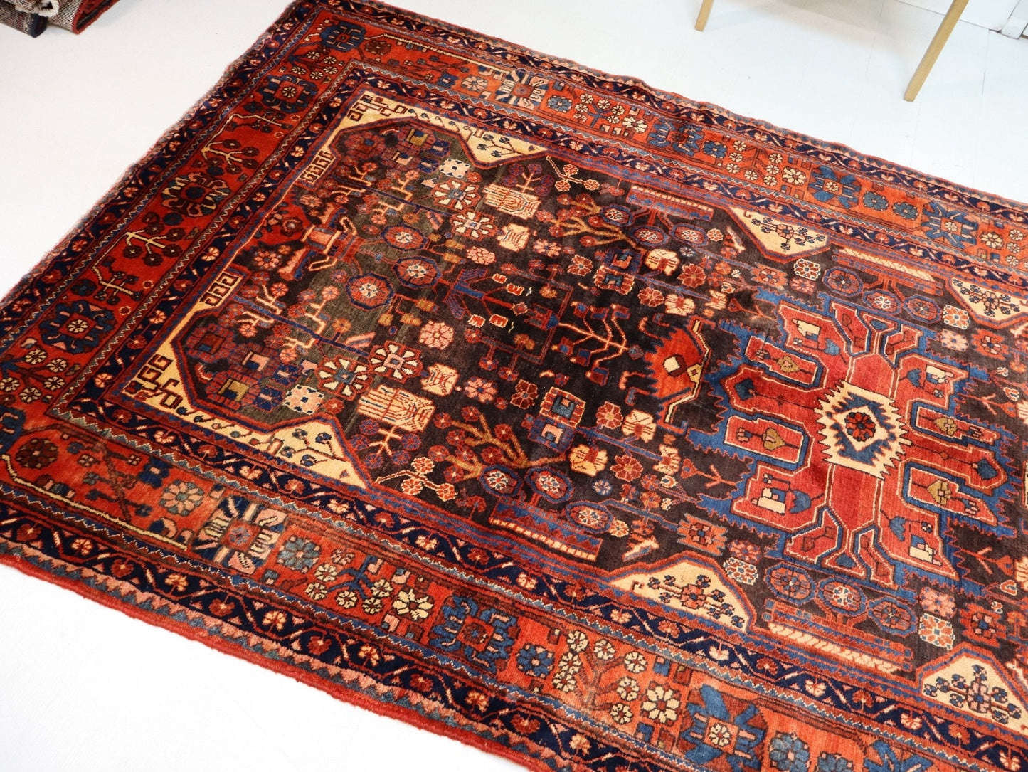 Persian Nahavand Rug | 5' 5” x 9' 7" - Velora Luxury Fashion