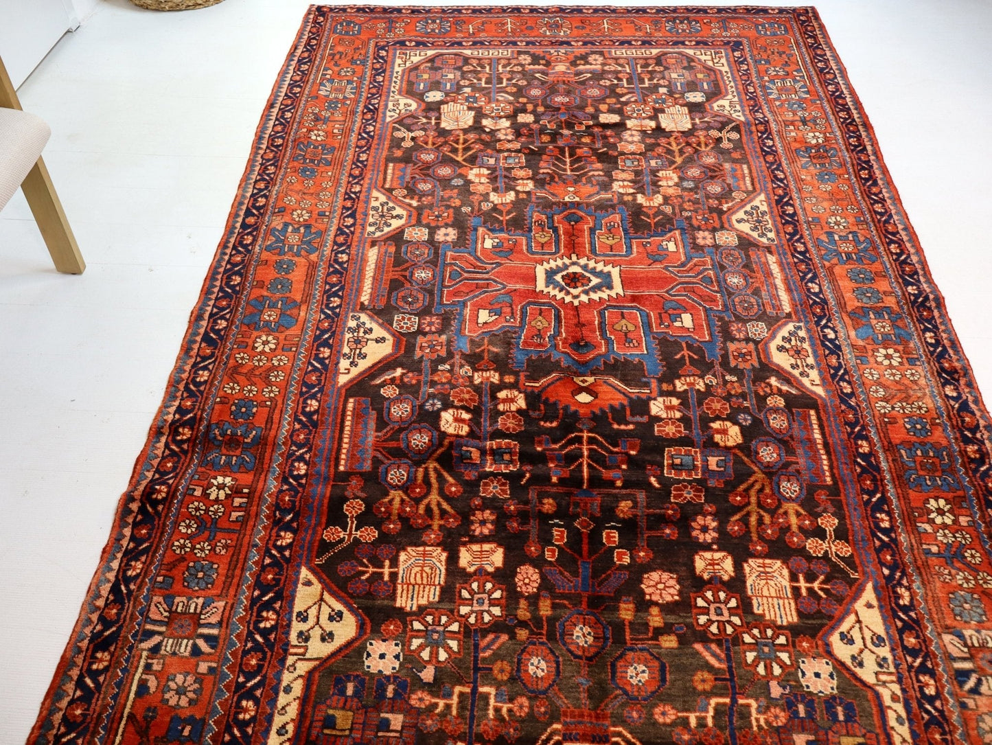 Persian Nahavand Rug | 5' 5” x 9' 7" - Velora Luxury Fashion