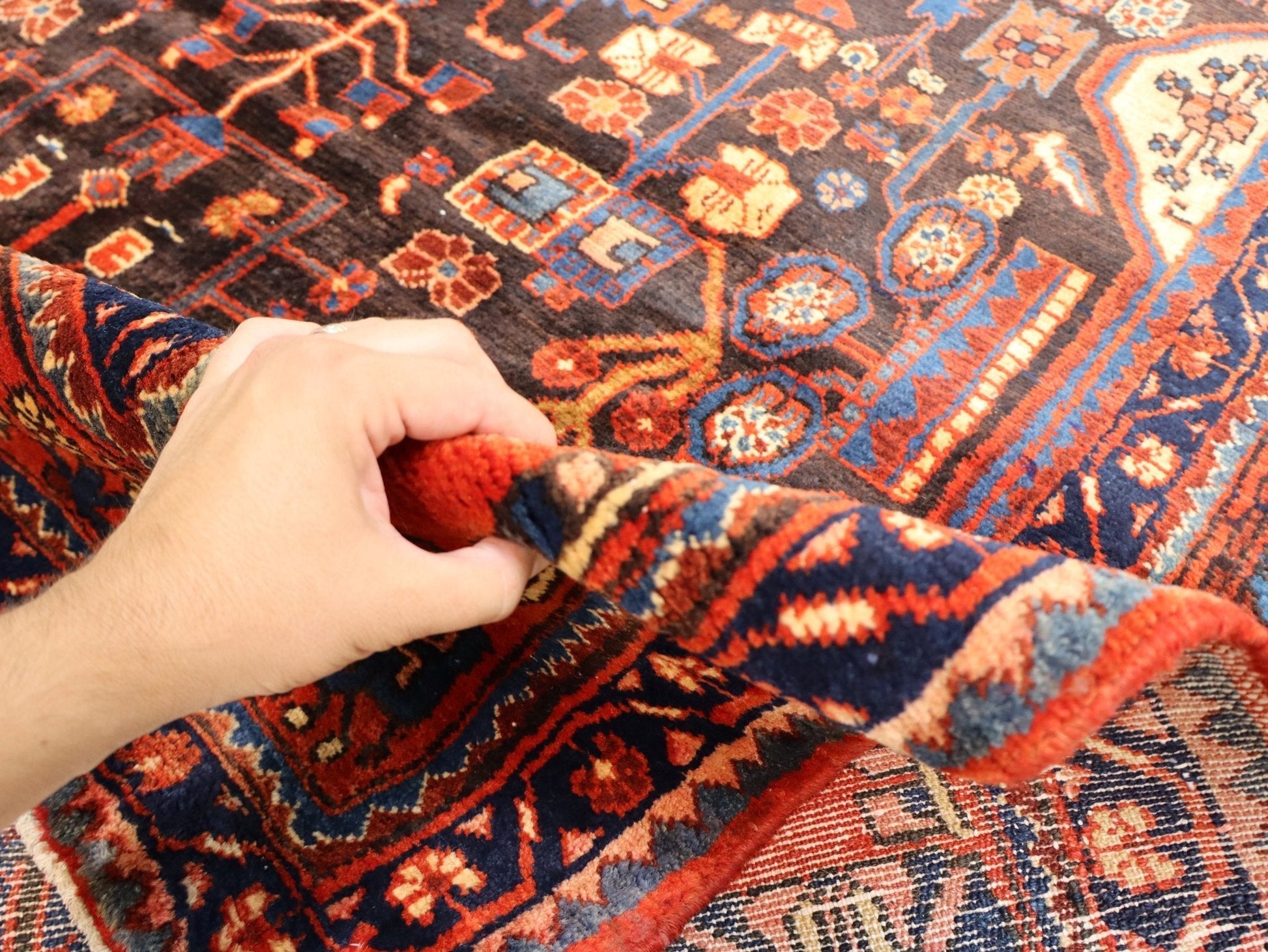 Persian Nahavand Rug | 5' 5” x 9' 7" - Velora Luxury Fashion