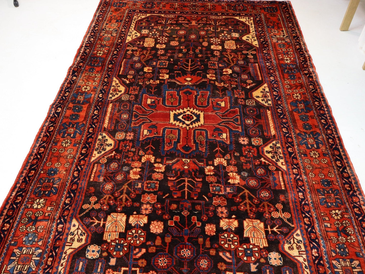 Persian Nahavand Rug | 5' 5” x 9' 7" - Velora Luxury Fashion