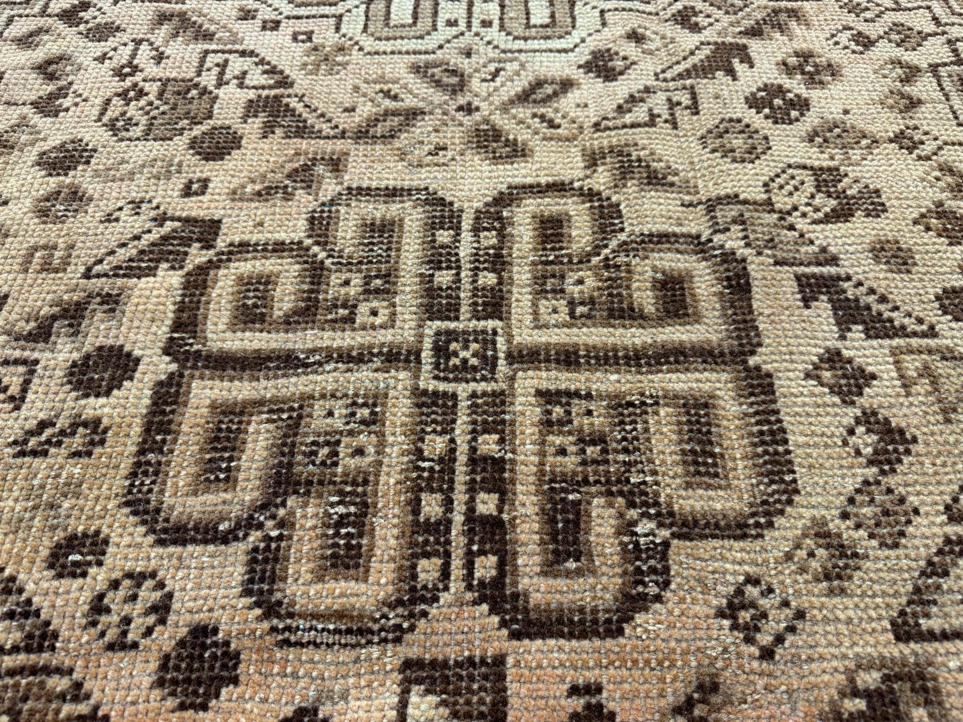 Persian Shiraz Rug | 5' 5” x 7' 11" - Velora Luxury Fashion