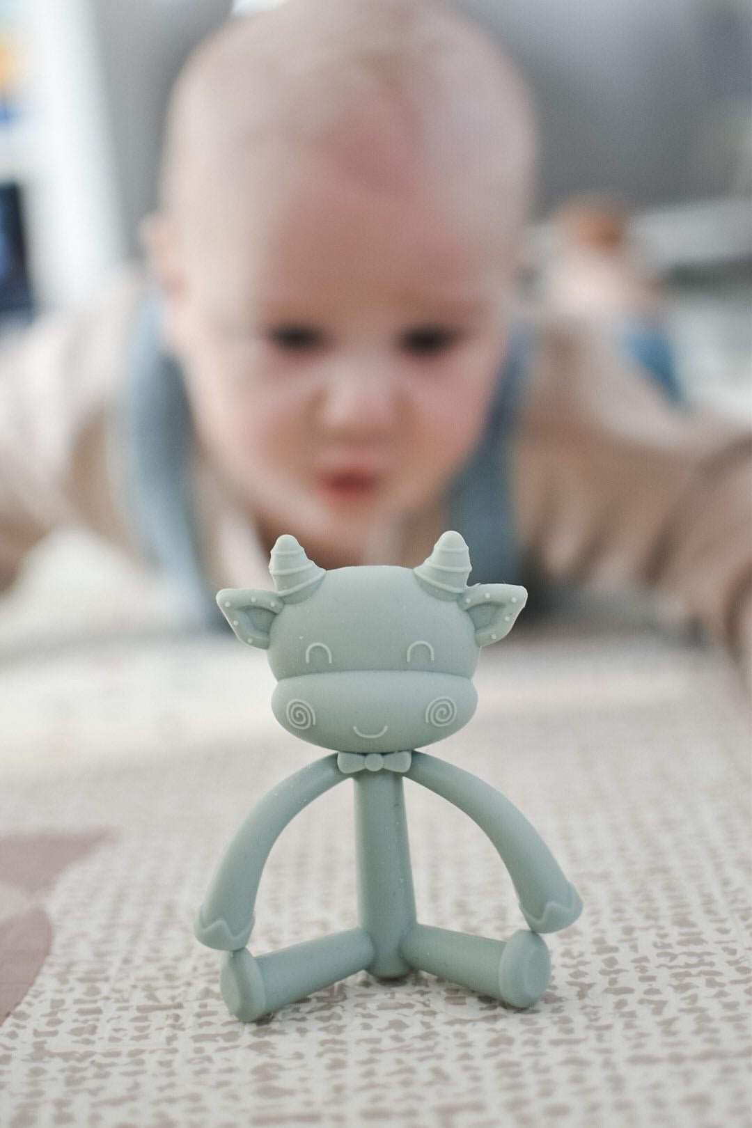 Petite vache de dentition - Velora Luxury Fashion